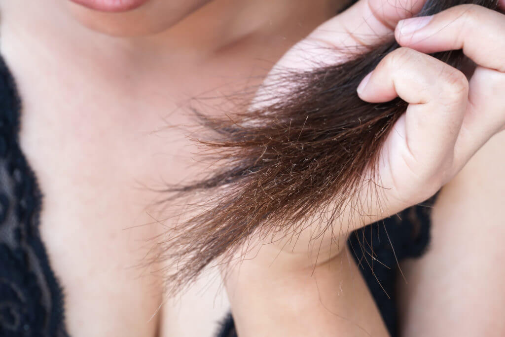 كيف يختلف استخدام مكواة الشعر بالكيراتين