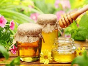 العسل لجفاف الحلق